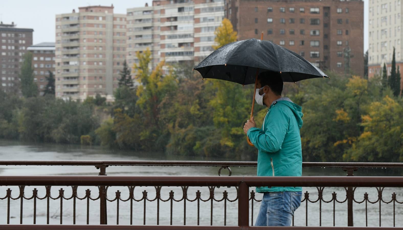 Fotos: Día de lluvia en Valladolid por el paso de la borrasca &#039;Bárbara&#039;