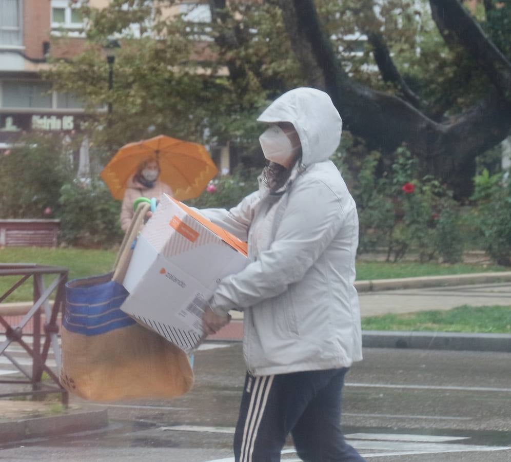 Fotos: Día de lluvia en Valladolid por el paso de la borrasca &#039;Bárbara&#039;