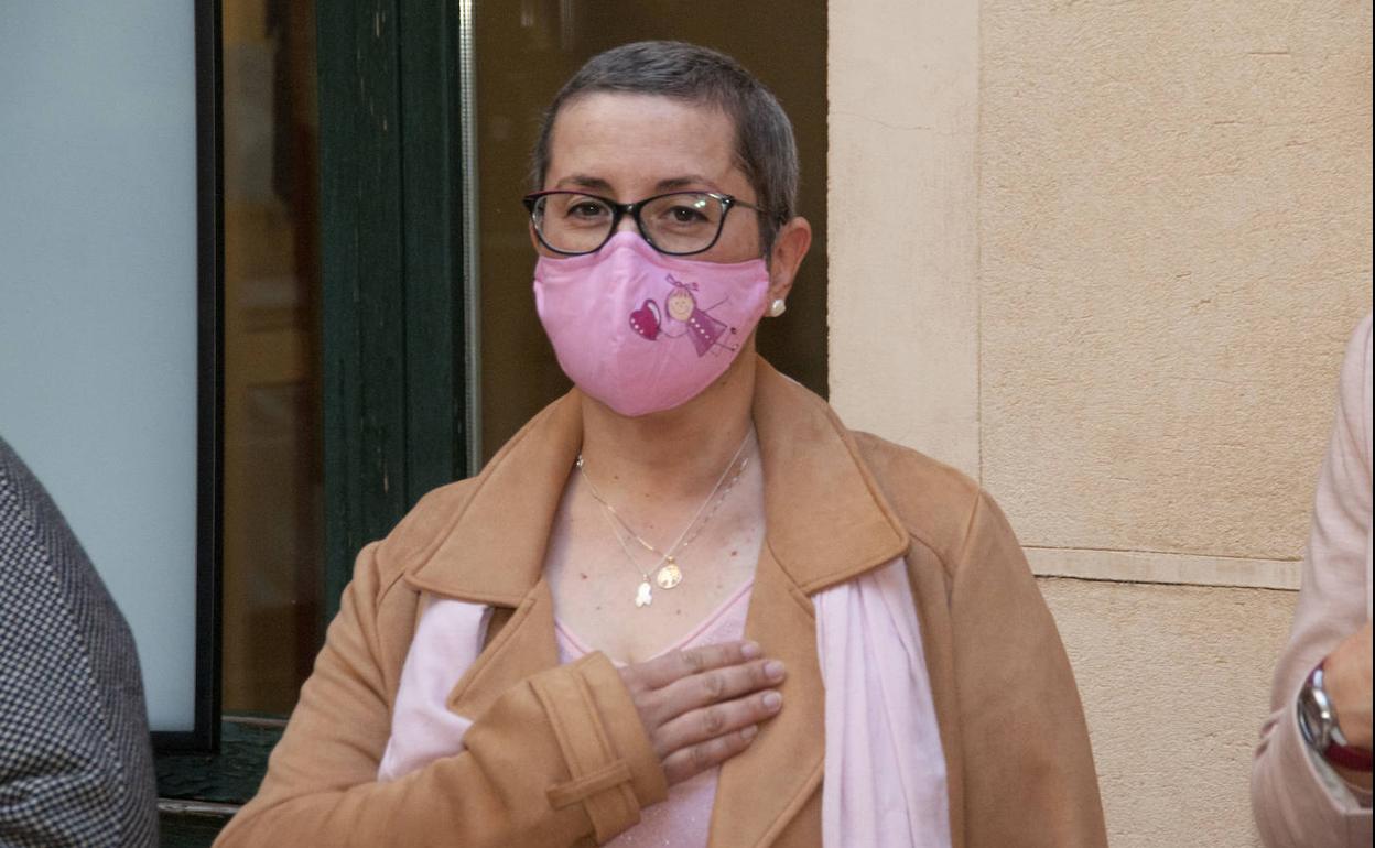 María del Mar Bernejo, afectada de cáncer de mama, en el acto de este martes. 