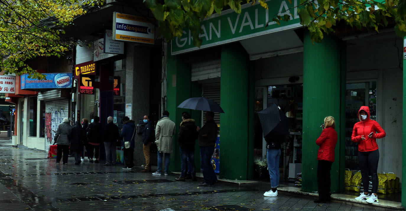 Fotos: Calles casi vacías en Valladolid durante la tarde del domingoqueda