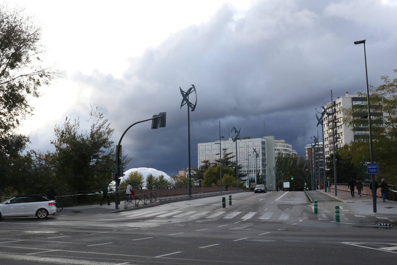 Fotos: Calles casi vacías en Valladolid durante la tarde del domingoqueda