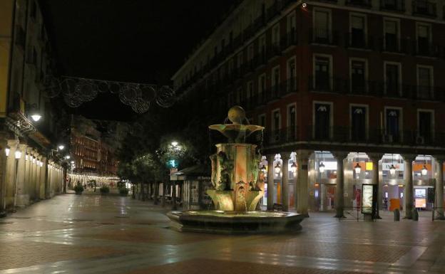 La plaza de Fuente Dorada después del toque de queda. 