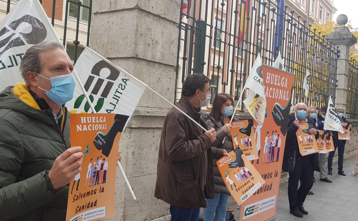 Protesta de médicos en la consejería de Sanidad. 