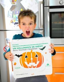 Imagen secundaria 2 - Rodrigo en diferentes momentos de la elaboración de los postres de Halloween