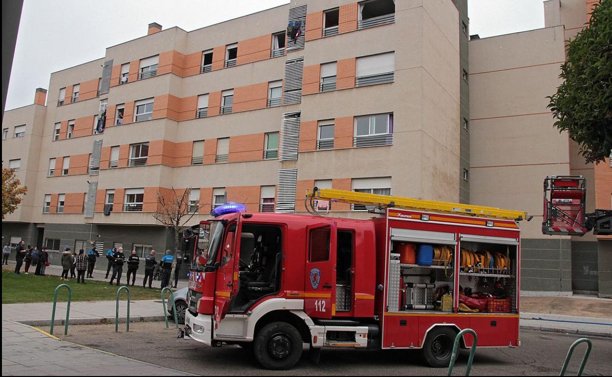 Imagen del incendio que afectó a una vivienda este sábado. 
