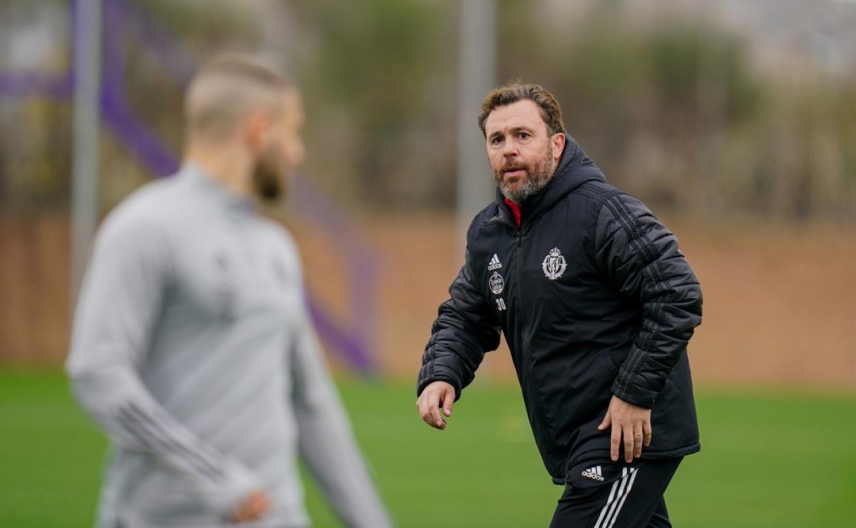 Sergio González, durante una sesión de entrenamiento previa al partido de esta noche