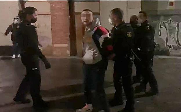 El joven arrestado por atentado a la autoridad.