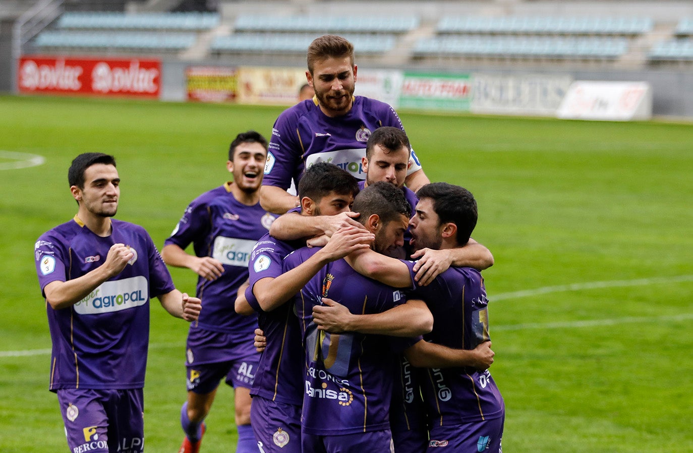 El Palencia Cristo Atlético golea al filial de la Cultural Leonesa.