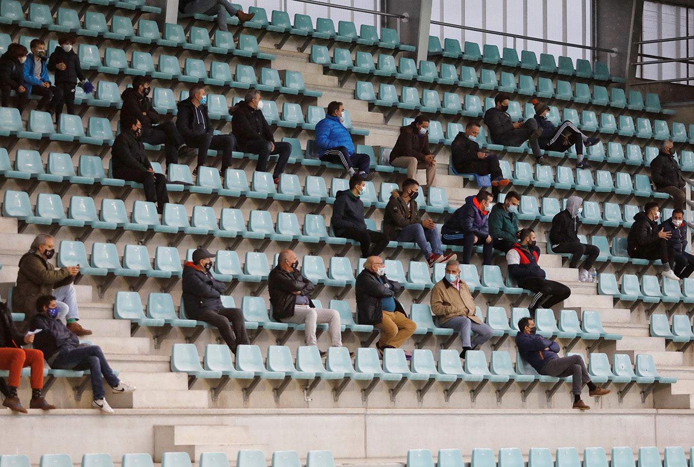 El Palencia Cristo Atlético golea al filial de la Cultural Leonesa.