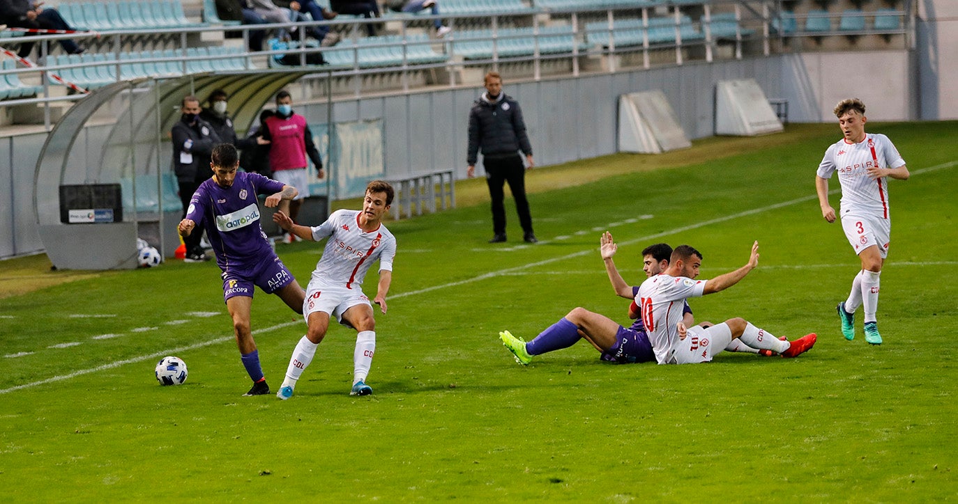 El Palencia Cristo Atlético golea al filial de la Cultural Leonesa.