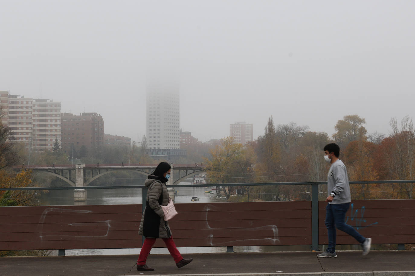 Fotos: Jornada de niebla en Valladolid