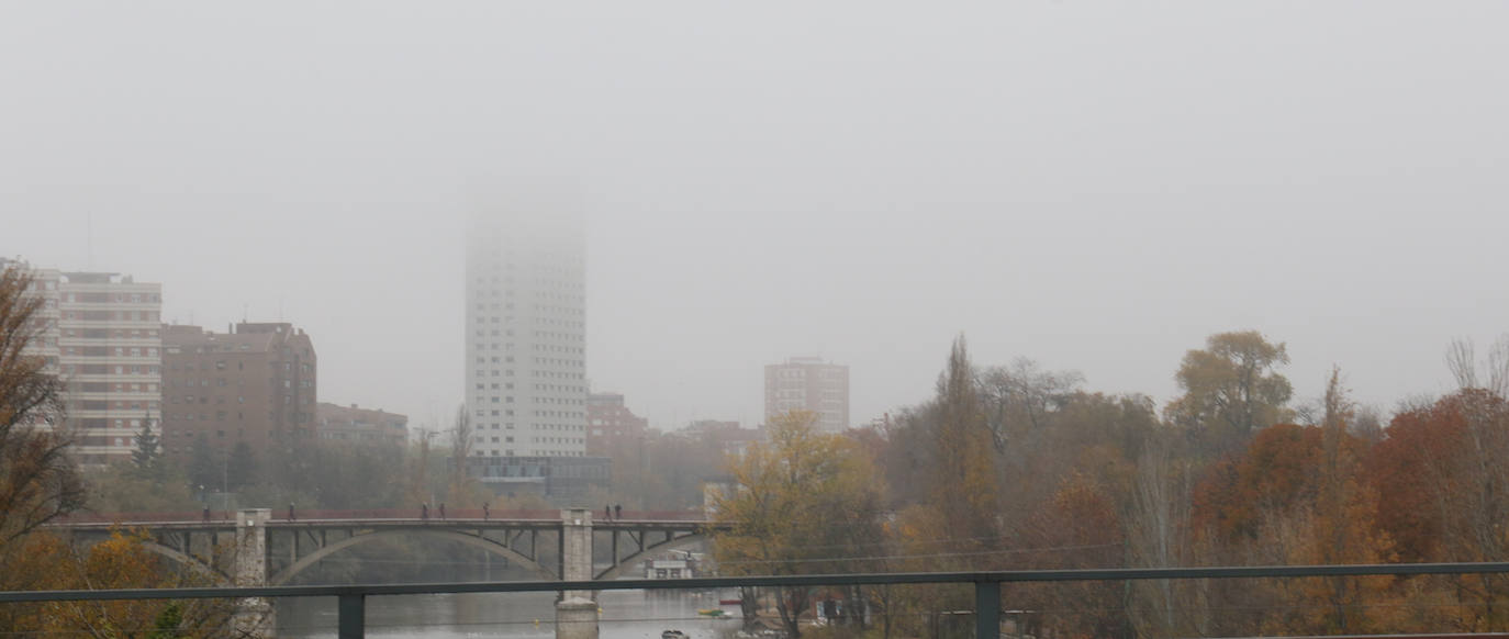 Fotos: Jornada de niebla en Valladolid