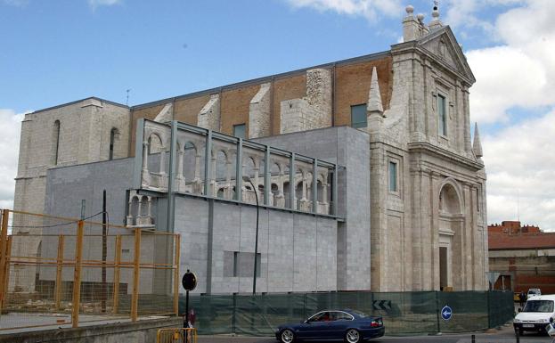 Vista exterior de la Iglesia de San Agustín -nueva sede del Archivo Municipal- tras las obras de restauración. Año 2003.