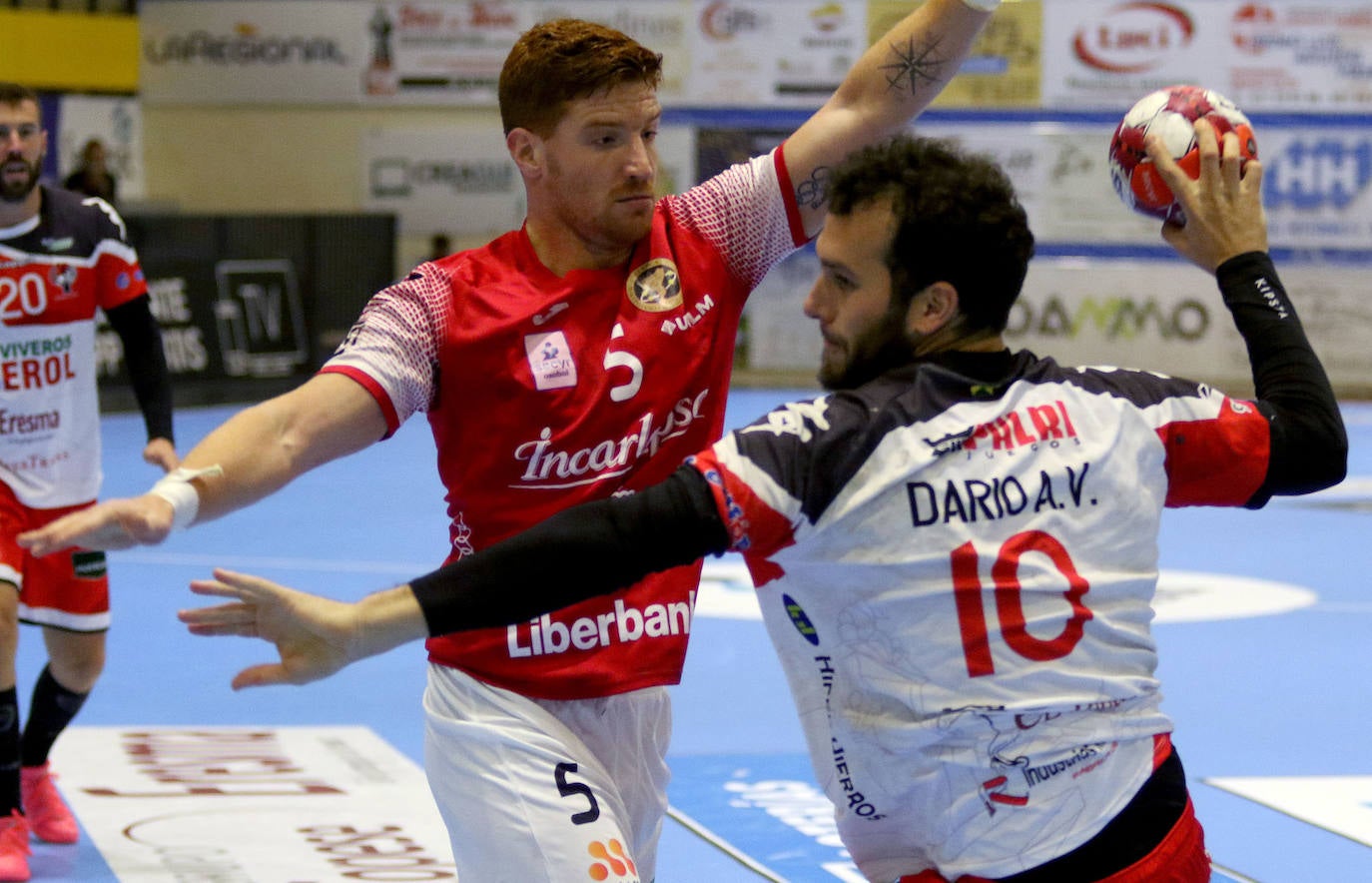 Encuentro de la Liga Asobal entre el Balonmano Nava y el Incarlopsa Cuenca 