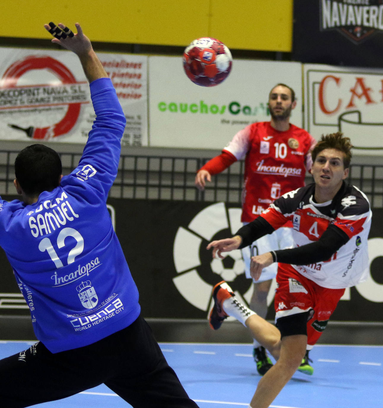 Encuentro de la Liga Asobal entre el Balonmano Nava y el Incarlopsa Cuenca 