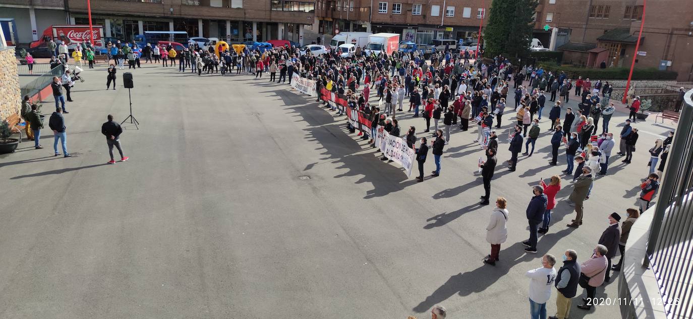 Hosteleros y comerciantes se manifiestan por las calles de Guardo.