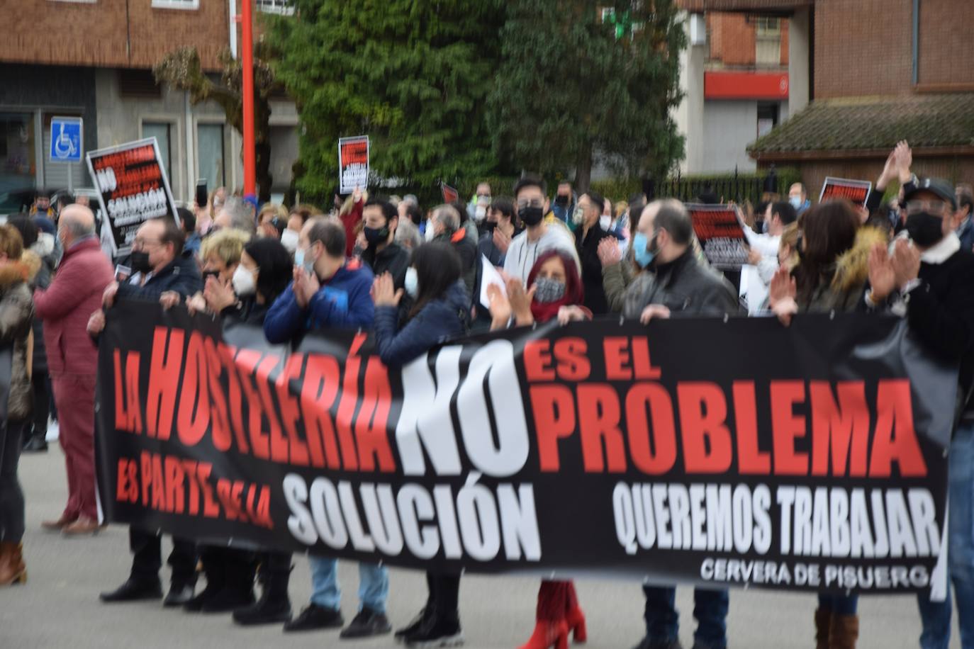 Hosteleros y comerciantes se manifiestan por las calles de Guardo.