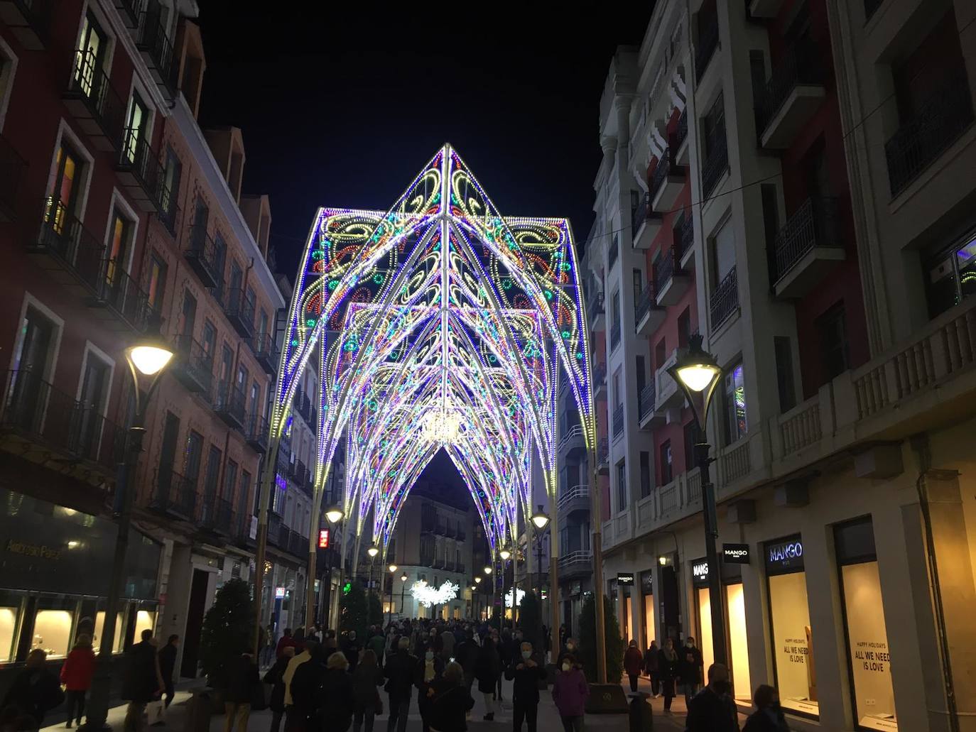 Bola de Navidad desde la Plaza de Zorrilla en Valladolid. 