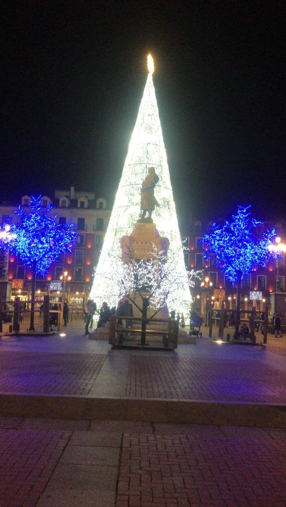 Bola de Navidad desde la Plaza de Zorrilla en Valladolid. 