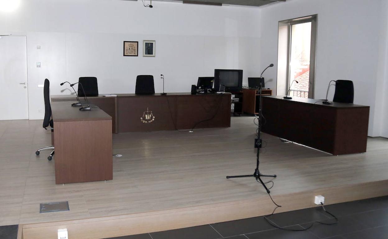 Usó fotos de una red social de otra mujer y se hizo pasar por ella con fines sexuales