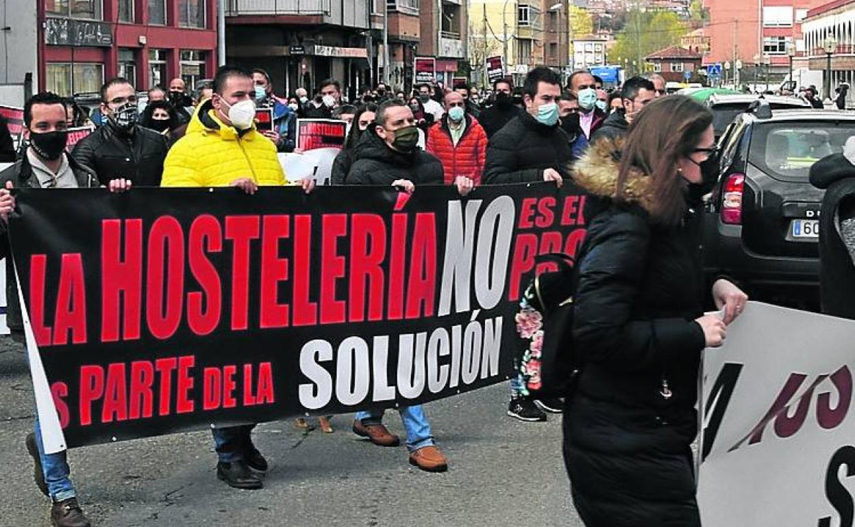 Protesta, ayer por las calles de Guardo.