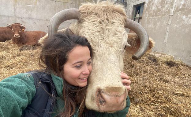 Miriam y su hermano también se dedican a la ganadería. 