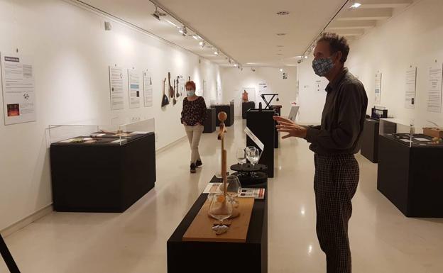 Ángel Vergara y María José Menal, en la sala del Museo de la Ciencia.