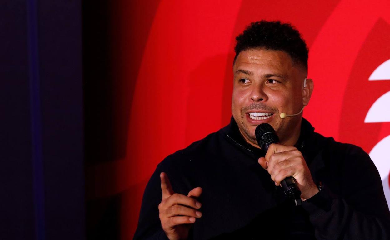 Ronaldo, durante una conferencia en México