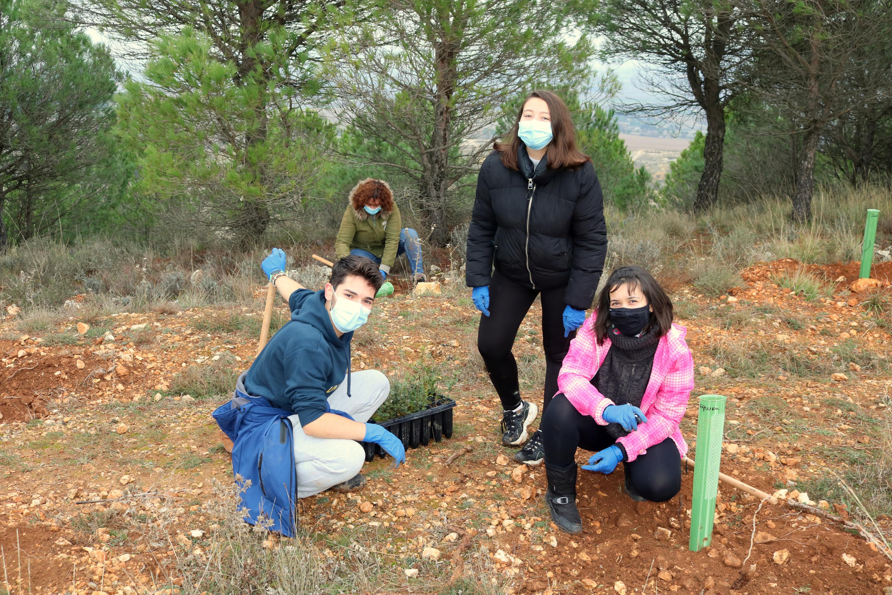 Más de 150 vecinos participaron en la plantación llevada a cabo en Villamuriel de Cerrato