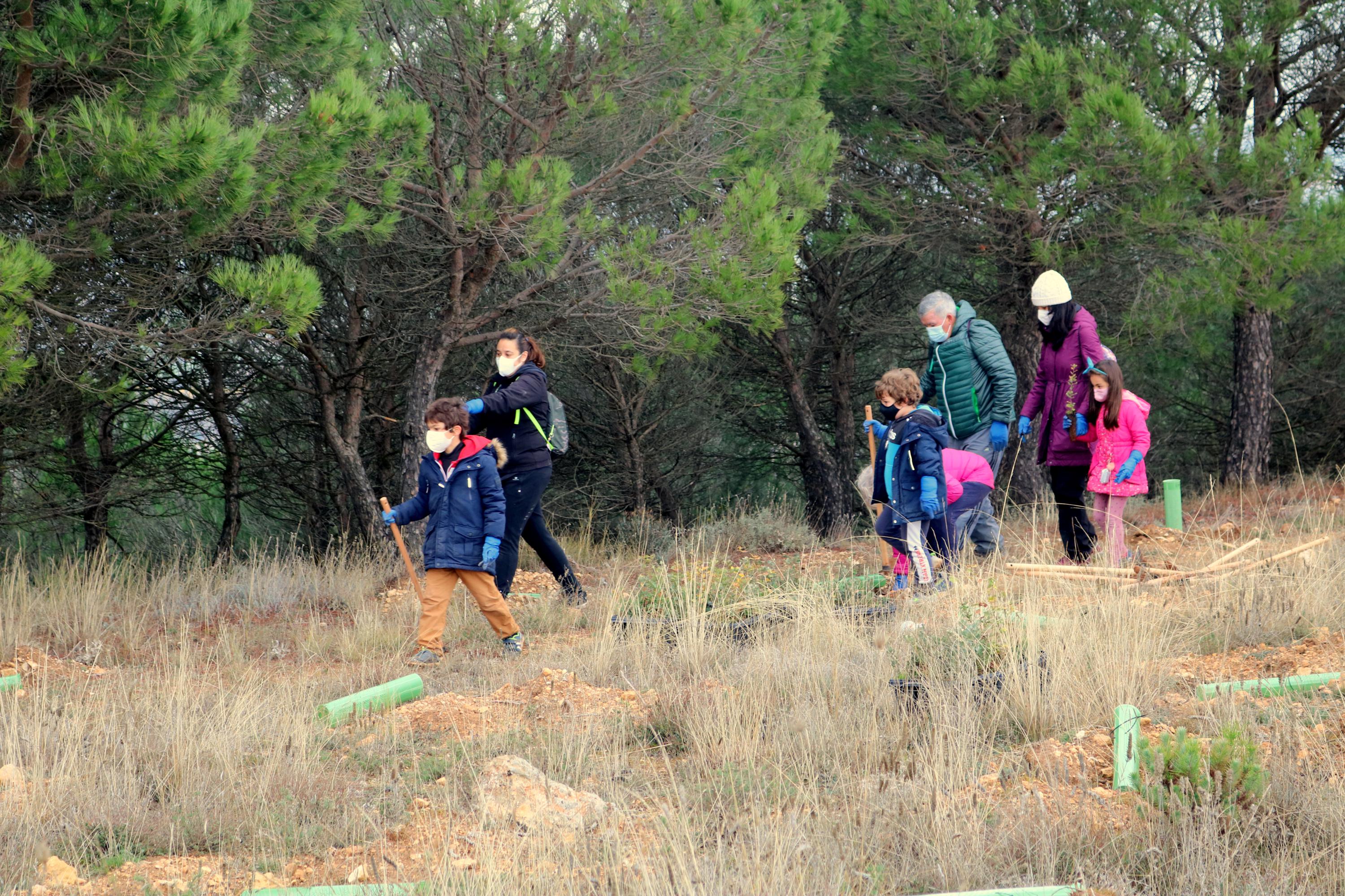 Más de 150 vecinos participaron en la plantación llevada a cabo en Villamuriel de Cerrato