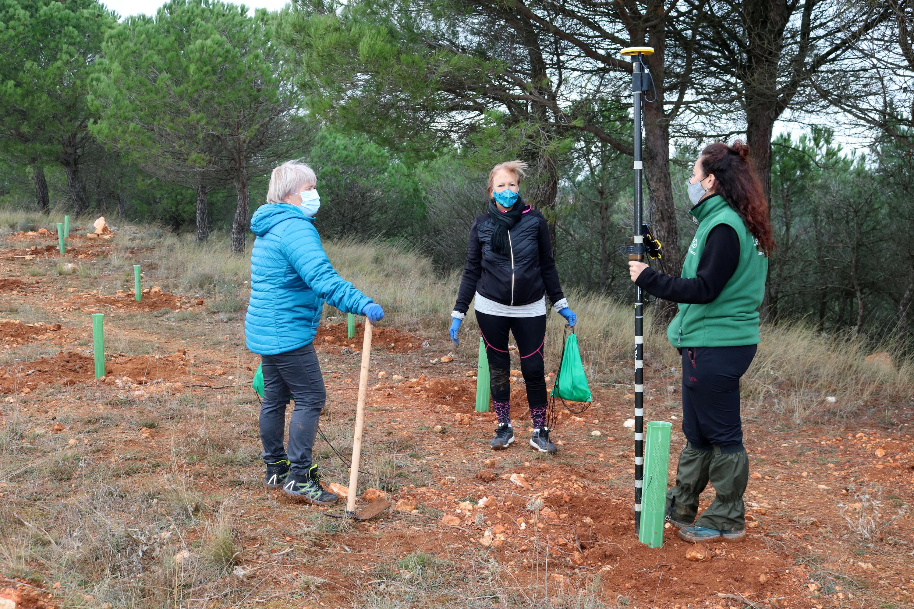 Más de 150 vecinos participaron en la plantación llevada a cabo en Villamuriel de Cerrato