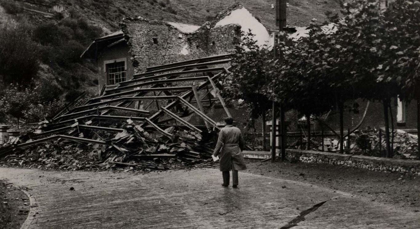 La Biblioteca Nacional publica las imágenes de los efectos causados por los incendios y bombardeos en la zona norte de León, Pola de Gordón, Santa Lucía y La Vid, durante la Guerra Civil 