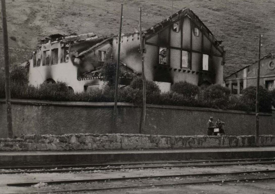 La Biblioteca Nacional publica las imágenes de los efectos causados por los incendios y bombardeos en la zona norte de León, Pola de Gordón, Santa Lucía y La Vid, durante la Guerra Civil 