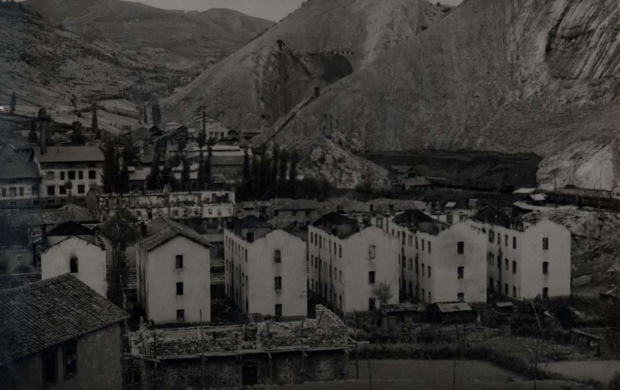 La Biblioteca Nacional publica las imágenes de los efectos causados por los incendios y bombardeos en la zona norte de León, Pola de Gordón, Santa Lucía y La Vid, durante la Guerra Civil 