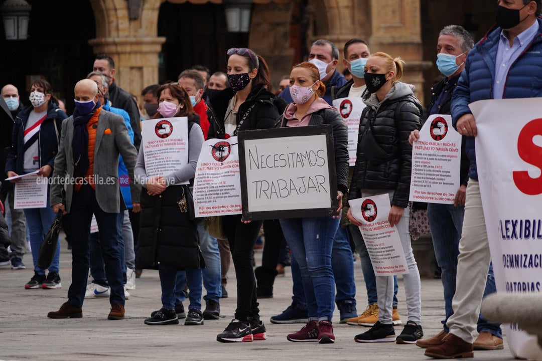 Concentración de autónomos en la Plaza Mayor de Salamanca