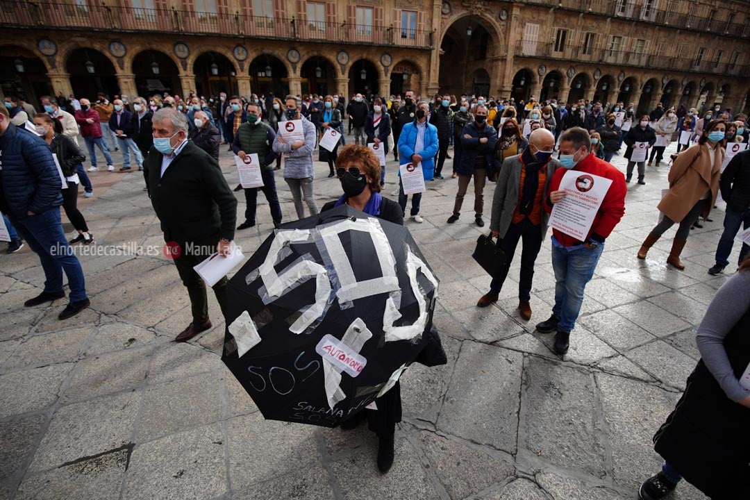 Concentración de autónomos en la Plaza Mayor de Salamanca