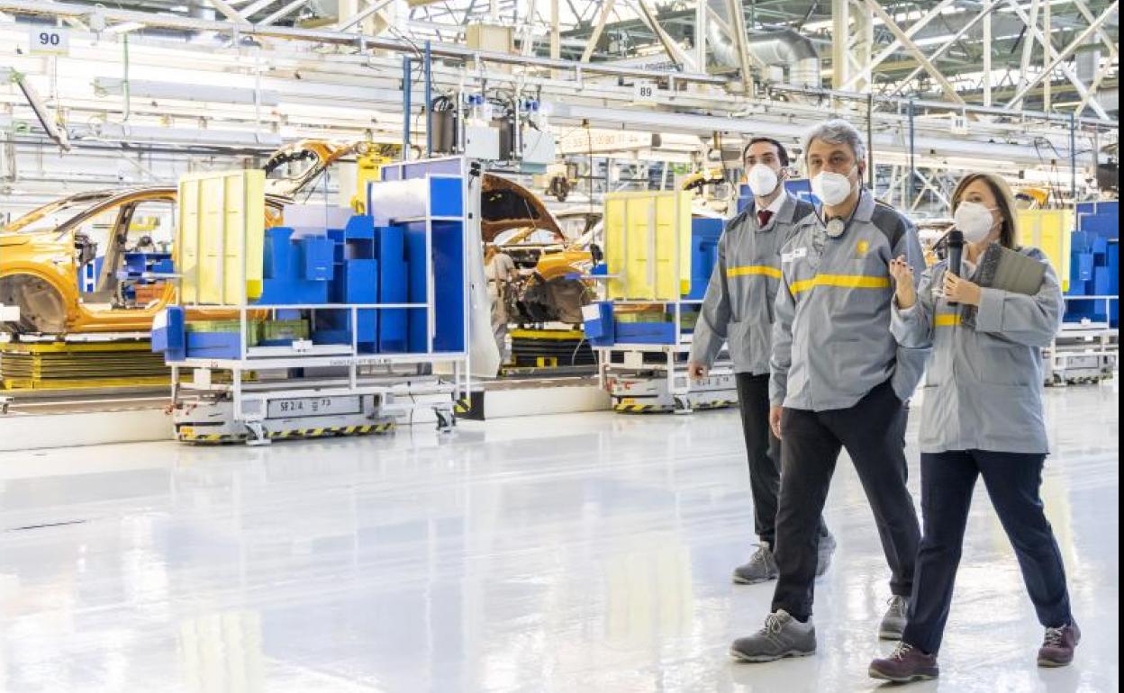 Luca de Meo visita las factorías de Renault de Valladolid y Palencia