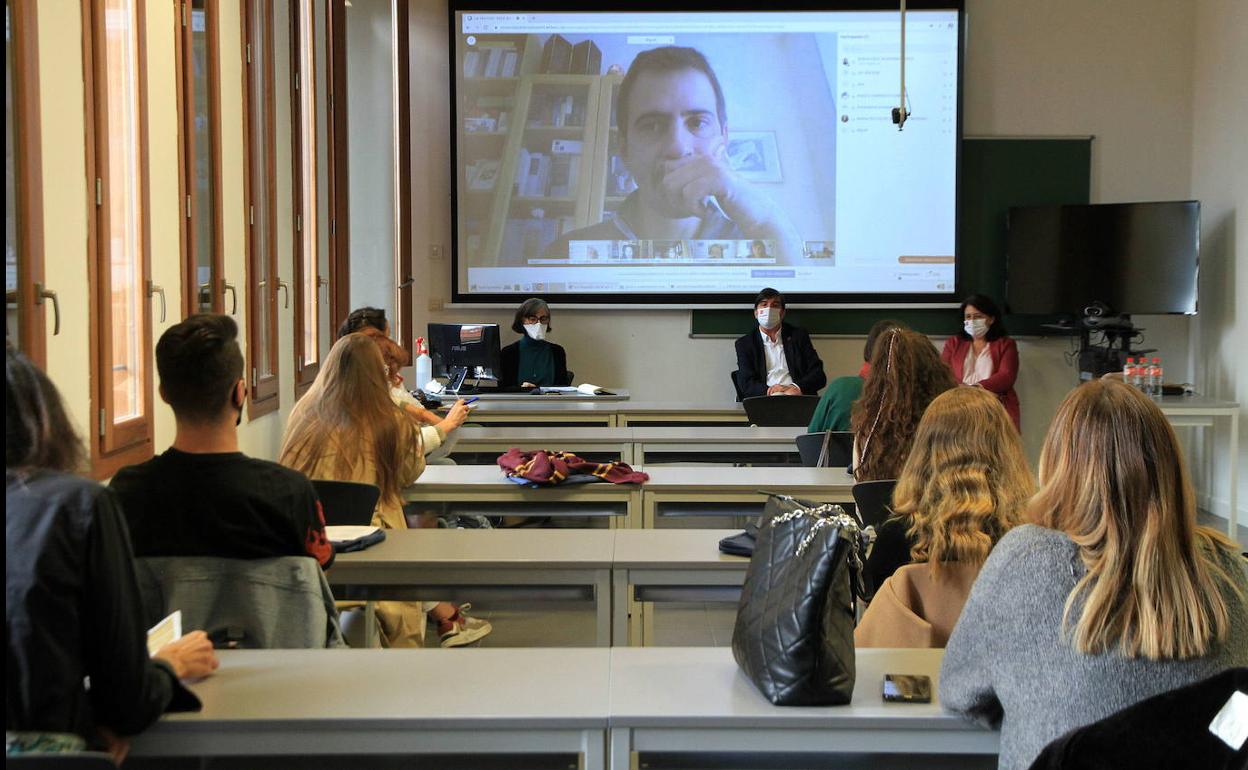 Clase en el máster en Comunicación con Fines Sociales de la UVa.