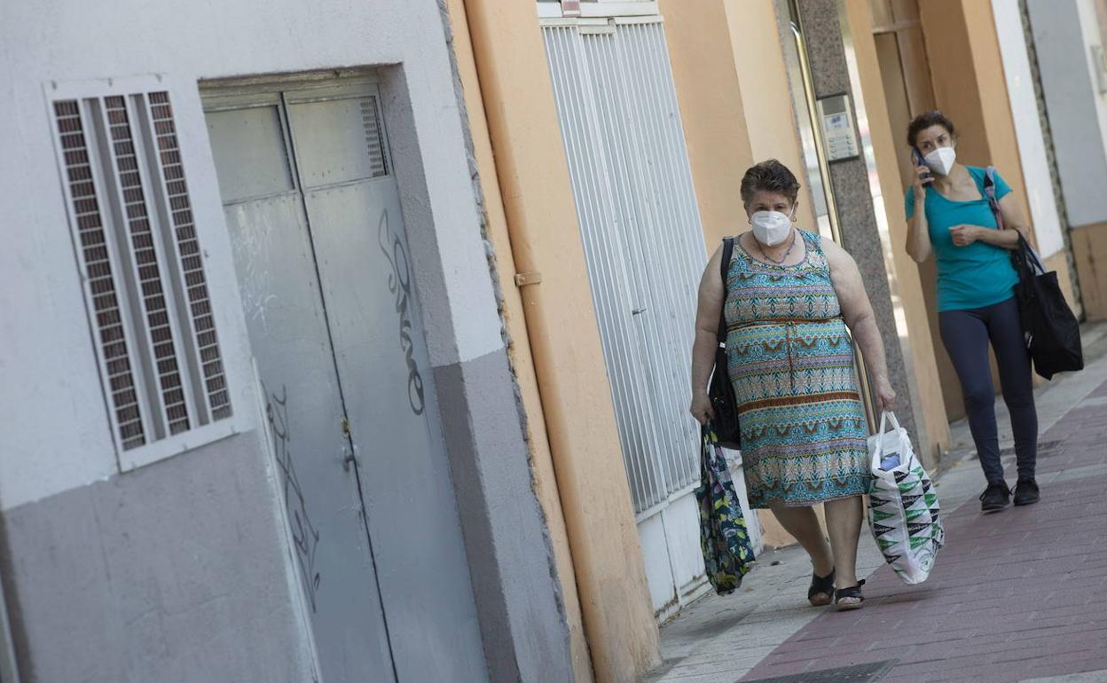 Gente con mascarilla, en Valladolid. 