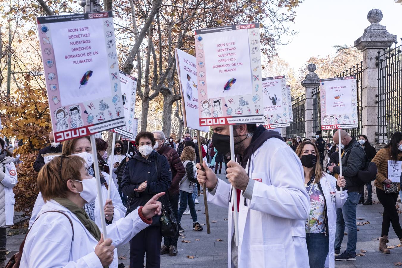 Fotos: Sanitarios de Valladolid protestan por sus condiciones laborales