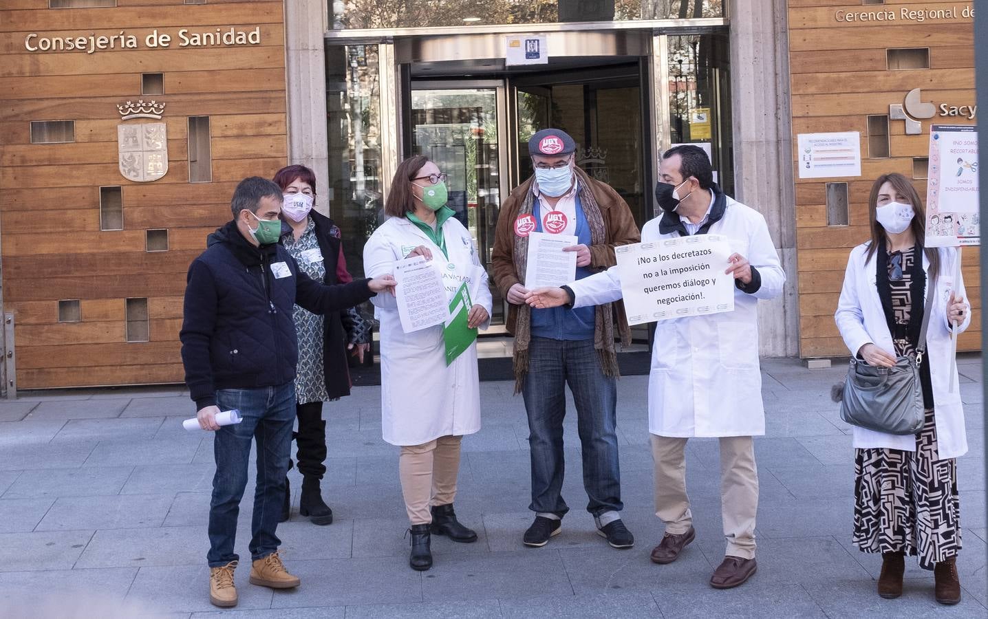 Fotos: Sanitarios de Valladolid protestan por sus condiciones laborales