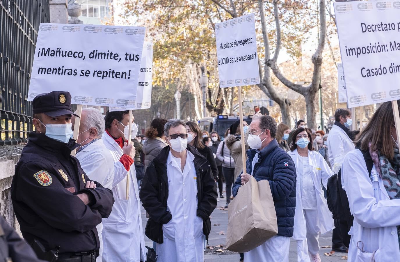 Fotos: Sanitarios de Valladolid protestan por sus condiciones laborales