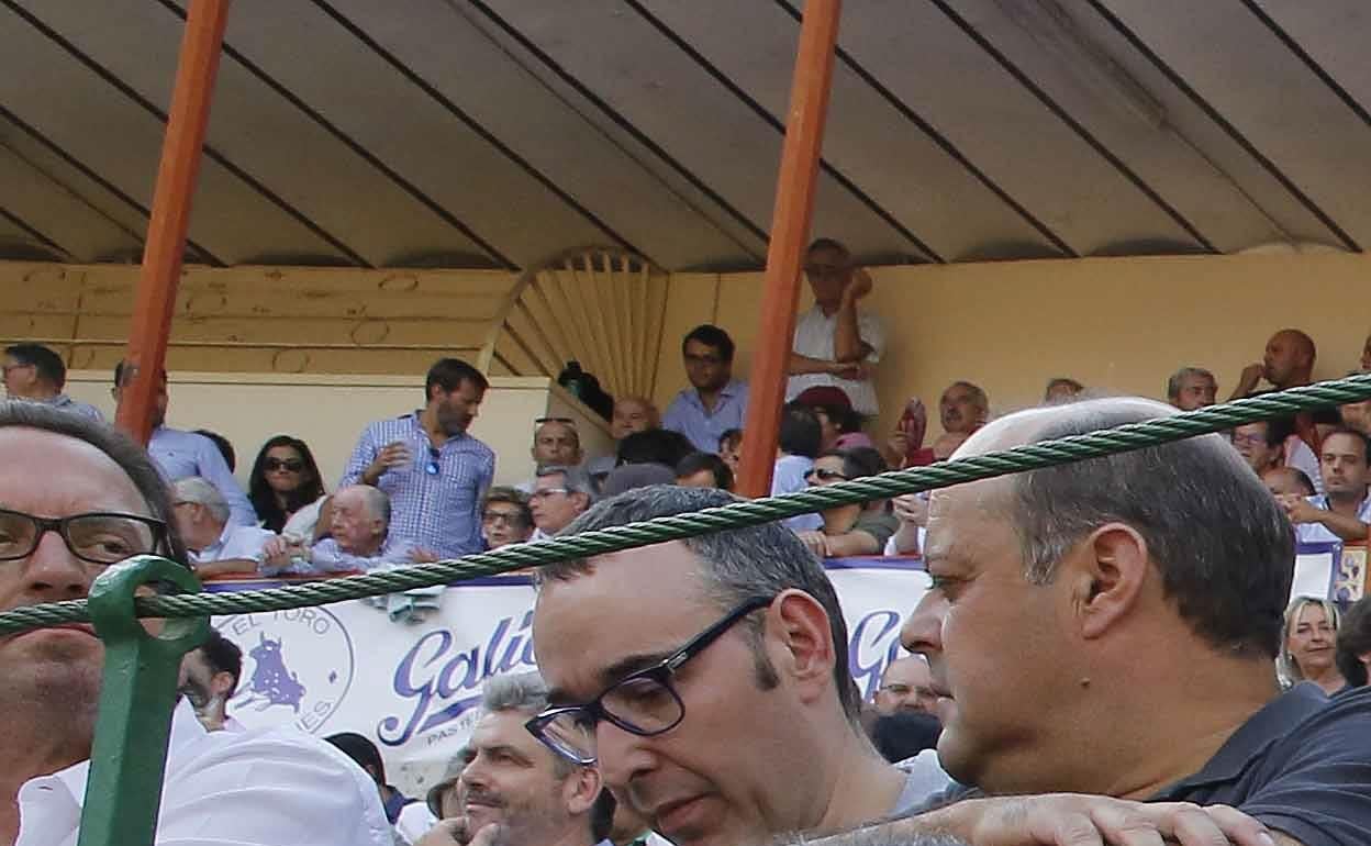 Fernando Lamadrid; el anestesista Juan Carlos Álvarez; el médico personal de José Tomás, Rogelio Pérez Cano; el hematólogo Valentín Ortiz y el doctor Zósimo de Gregorio. 