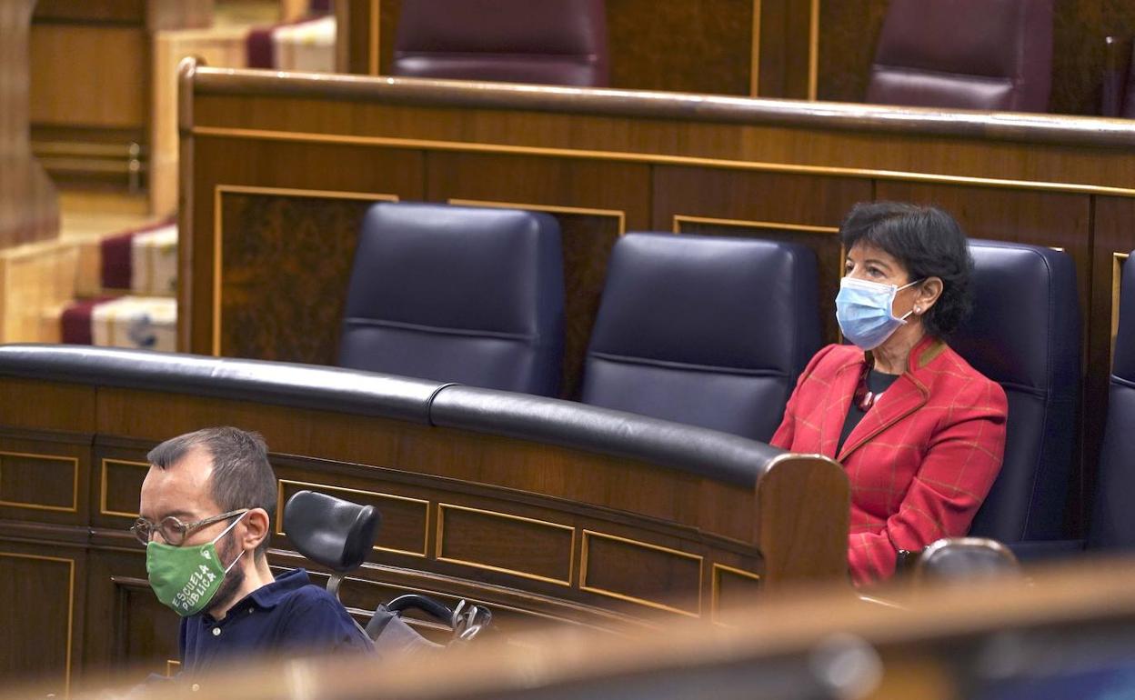 Celaá, en el Congreso, durante el pleno en el que se aprobó la octava ley de educación de la democracia