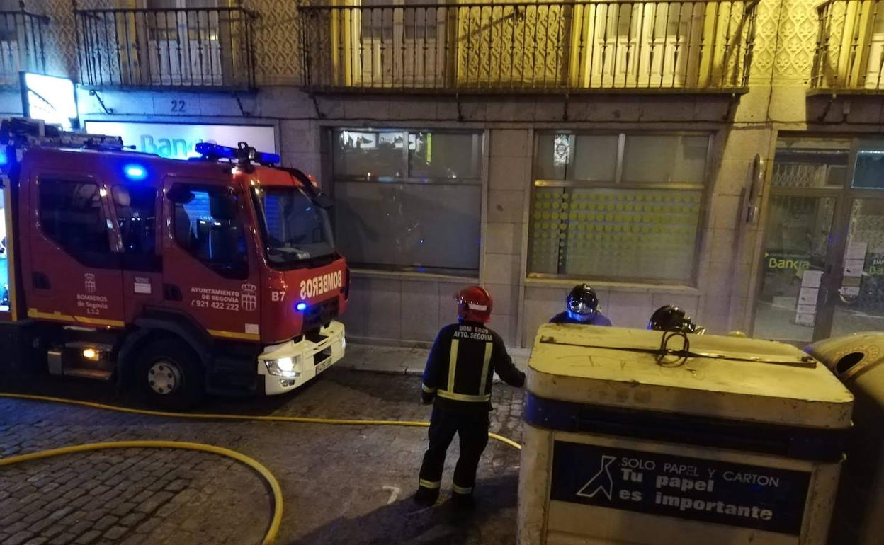 Los vándalos queman otros tres contenedores más este fin de semana en Segovia