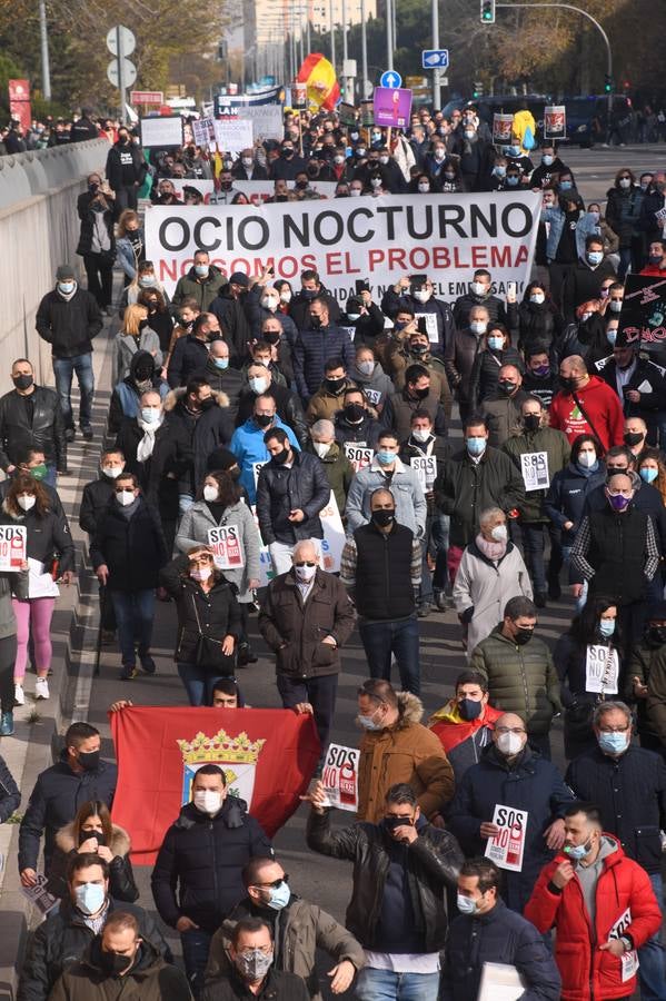 Fotos: Manifestación en Valladolid de todos los sectores afectados por la crisis de la pandemia