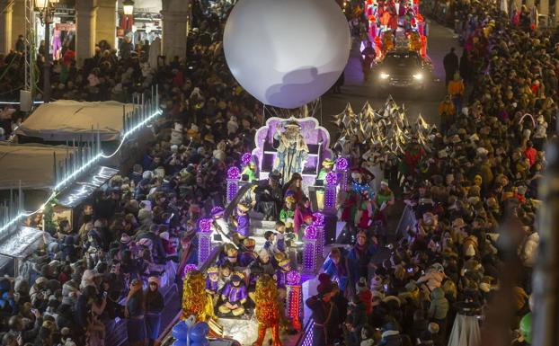 Castilla y León apuesta por reuniones de hasta seis personas en Navidad y cabalgatas sin asistencia