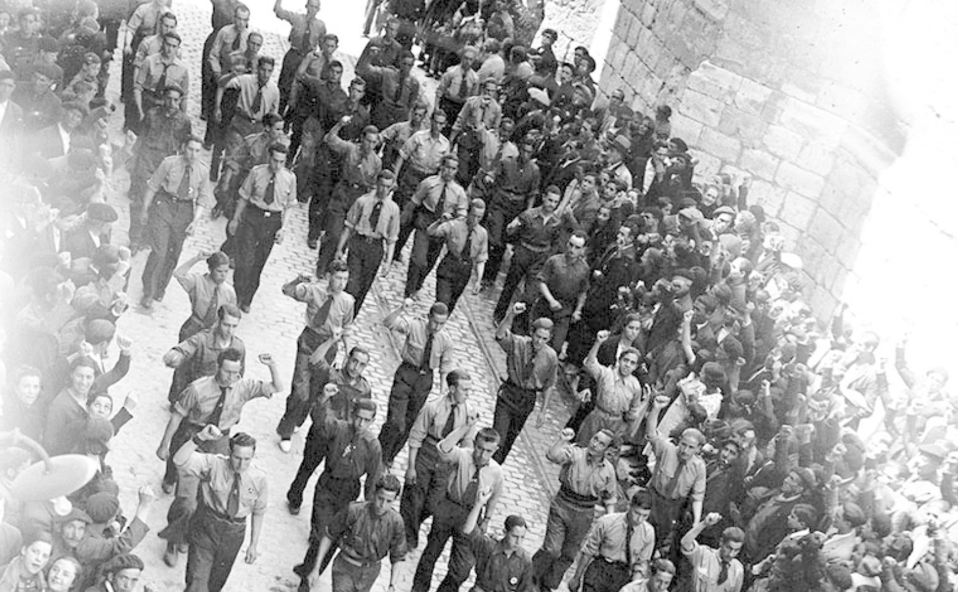 Marcha obrera por las calles de Valladolid durante la II República Española.