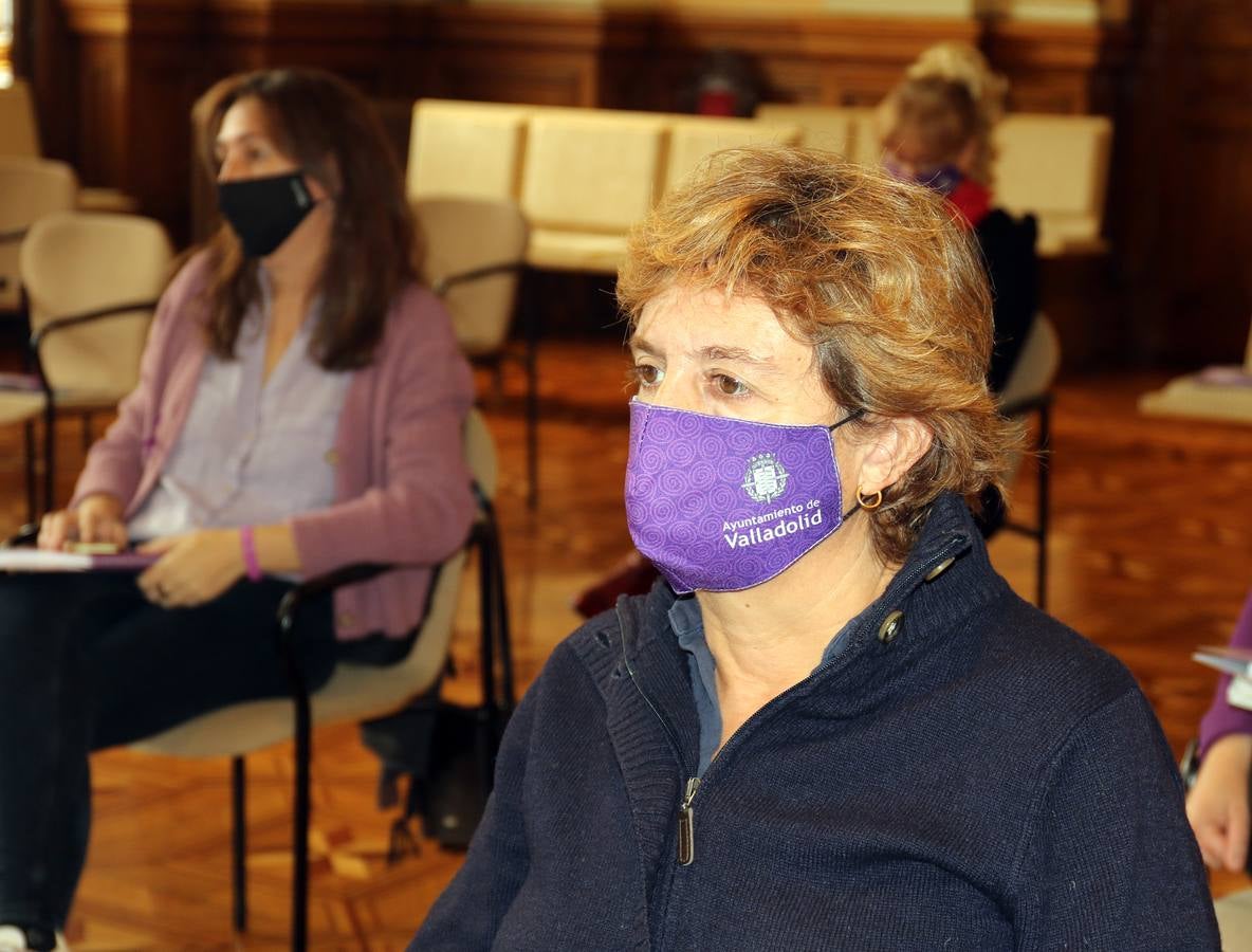 Fotos: Día Internacional de la Eliminación de la Violencia contra la Mujer en el Ayuntamiento de Valladolid