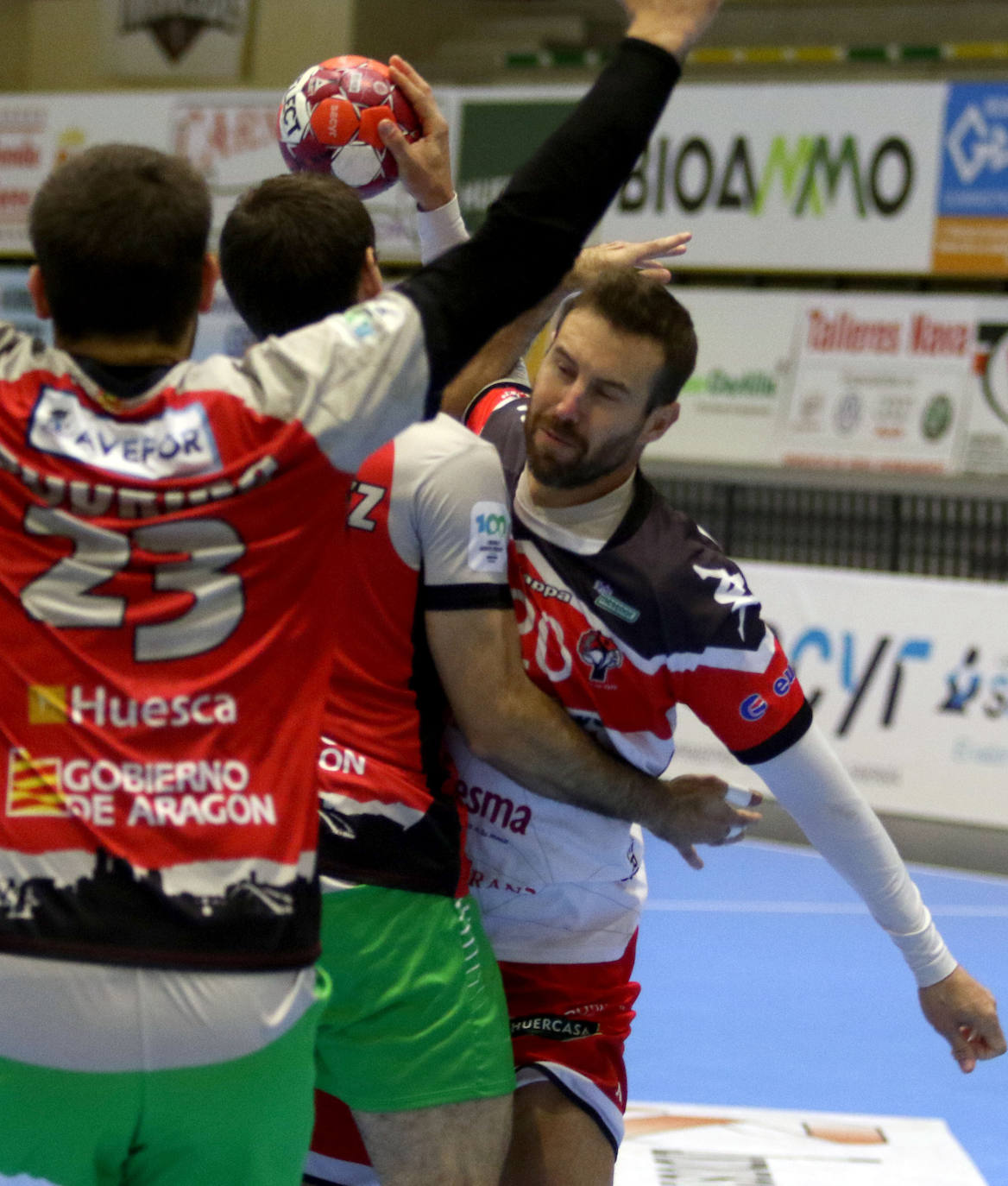 Partido de la Liga Asobal entre el Balonmano Nava y el Huesca 